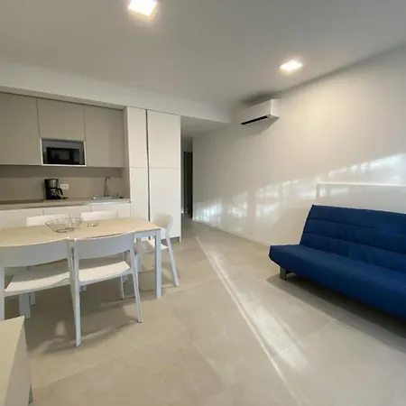 Apartment Bright 300m From The Sea