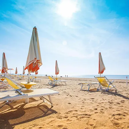 Bright 300m From The Sea Apartment